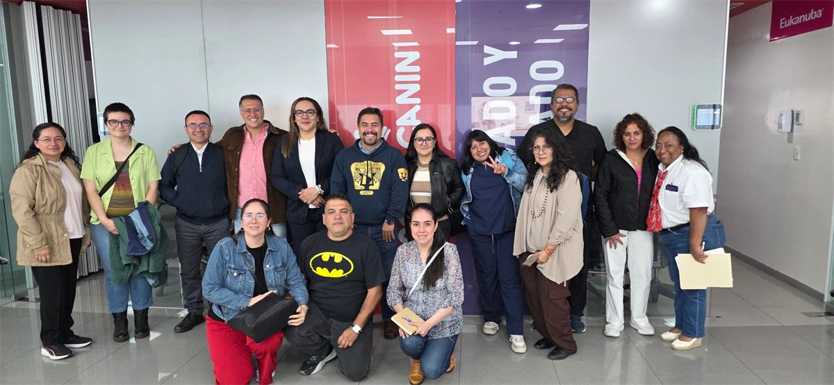 Foto de grupo al terminar un entrenamiento para un equipo de ventas